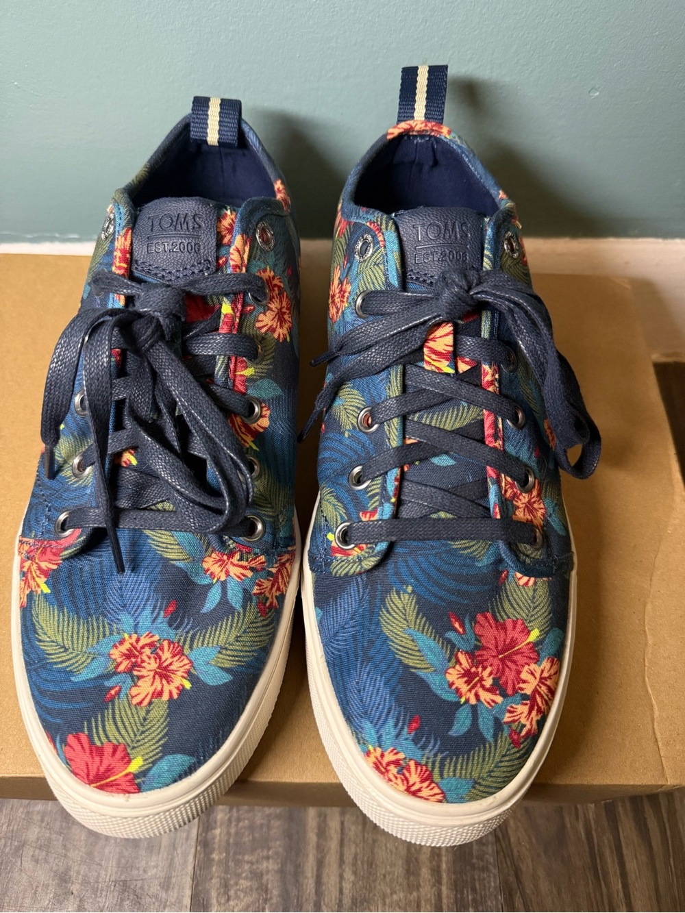 TOMS TRVL LITE Low Navy Tropical Print